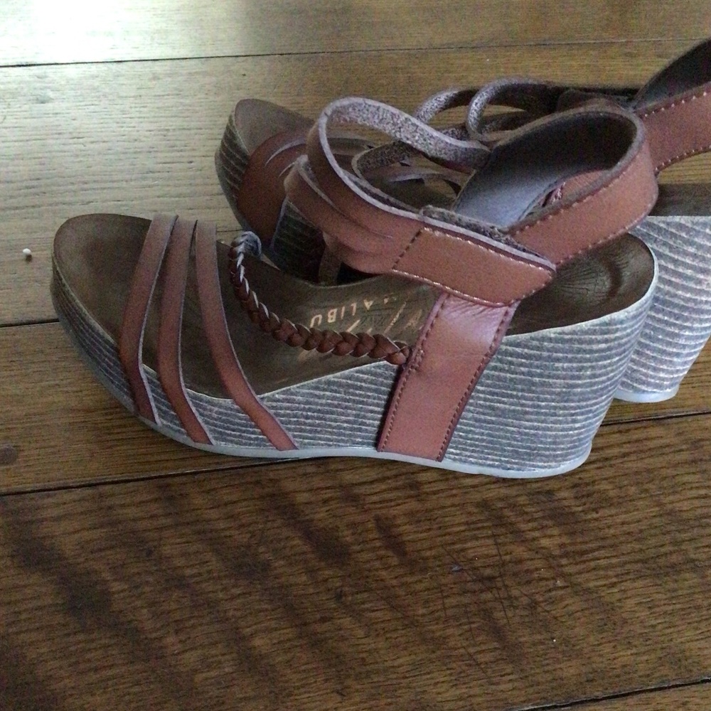 Blowfish Malibu Brown leather wedge sandals size 6